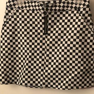 BLACK & WHITE CHECKERED MINI SKIRT